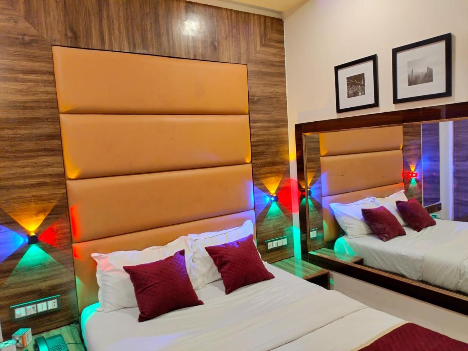 Hotel Blue Wellington - Near Mumbai Airport Bombaim Exterior foto