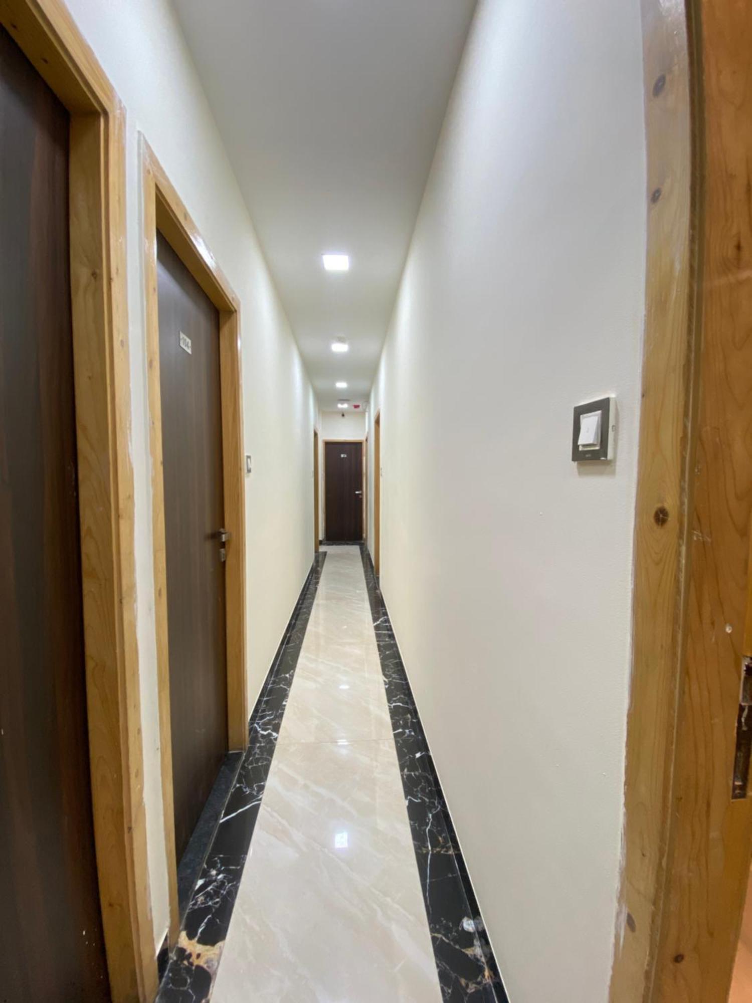 Hotel Blue Wellington - Near Mumbai Airport Bombaim Exterior foto