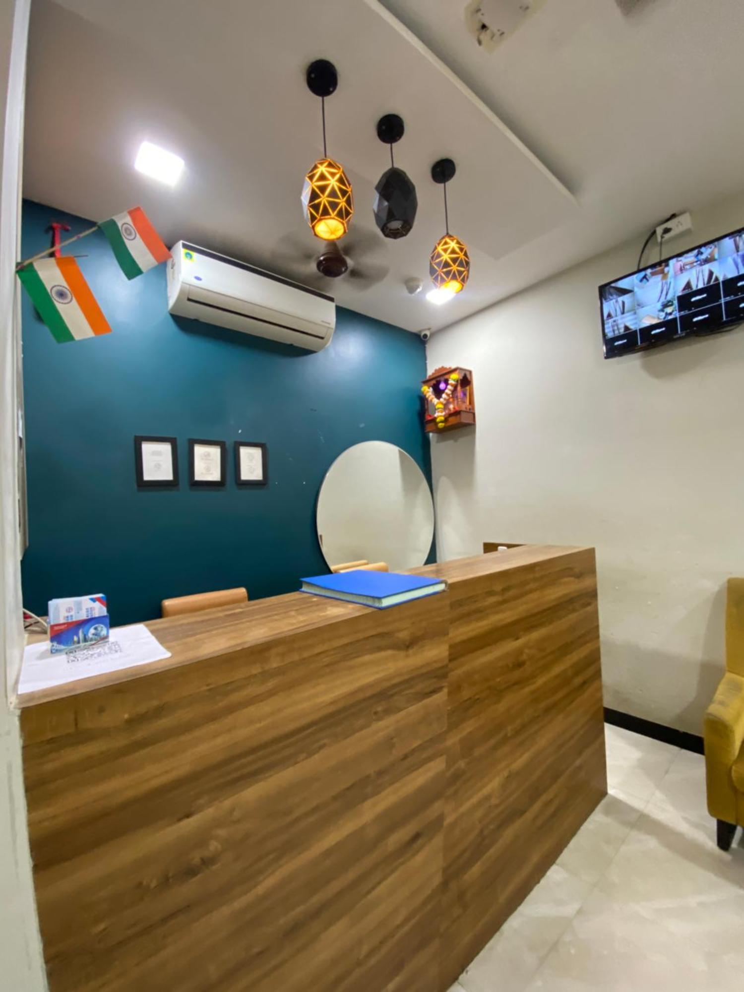 Hotel Blue Wellington - Near Mumbai Airport Bombaim Exterior foto